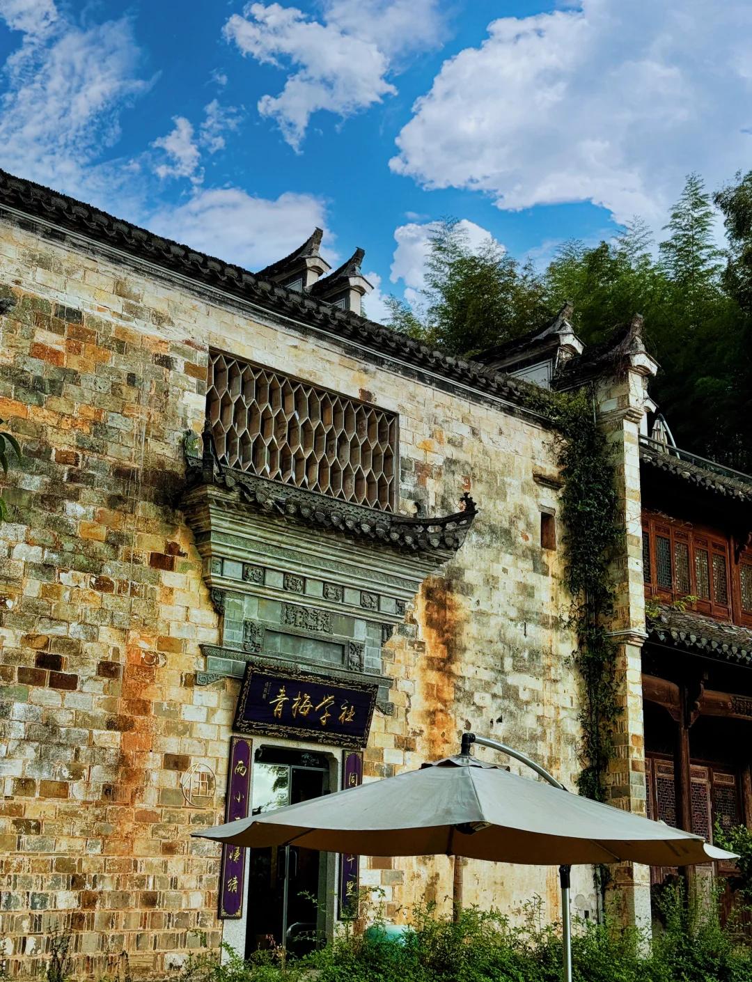 宏村夏日美景攻略:必去景点与住宿推荐